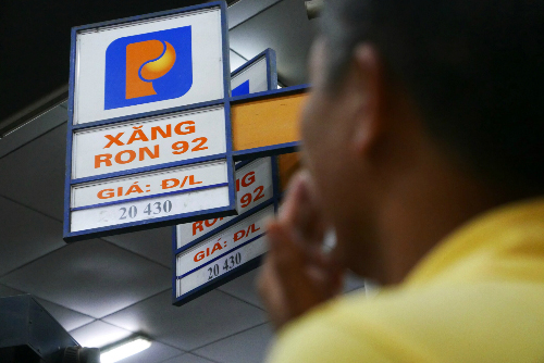 Giá xăng tiếp tục tăng 1.200 đồng từ ngày 20/5/2015